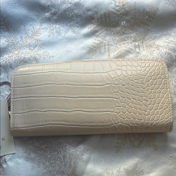 NWT A new Day zip around cream colored wallet - Picture 1 of 4